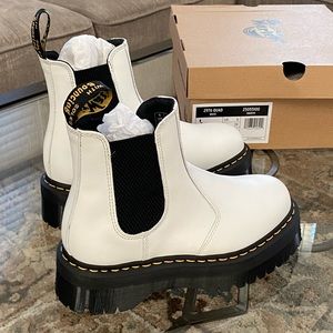 NIB Dr. Martens Chelsea White Leather US women’s size 8, US men’s size 7, UK 6